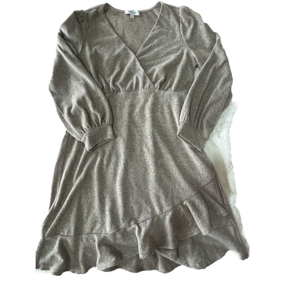 Gilli Dresses & Skirts - Womens Taupe Long Sleeve Dress Large Ruffled Accents Super Soft!